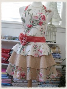 Barefoot Roses A Little Romance Full Apron1
