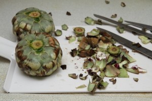 cleaning the artichokes, photo by LdV