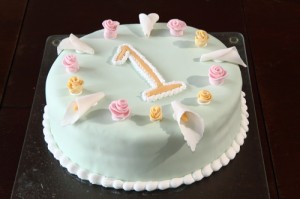 fondant covered cake decorated with calla lilies and roses, photo by LdV of www.laurens.com