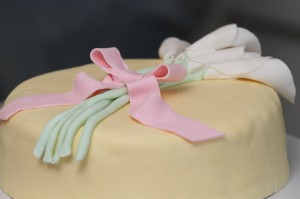 finished flower, bow and ribbon decorations (photo by LdV)