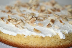 Filling the cake and sprinkling some slivered almonds on top (photo by LdV)