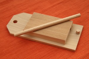 A little stick and a ribbed piece of wood are used to make the wonderful hollow rigatoni.